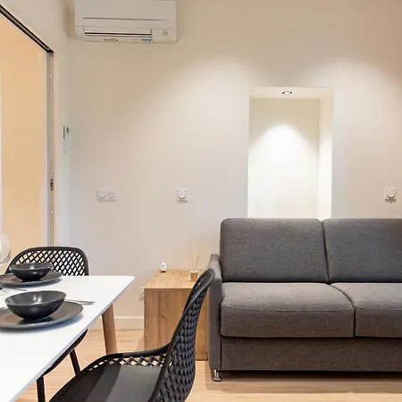 Croix Paquet - A Apartment *